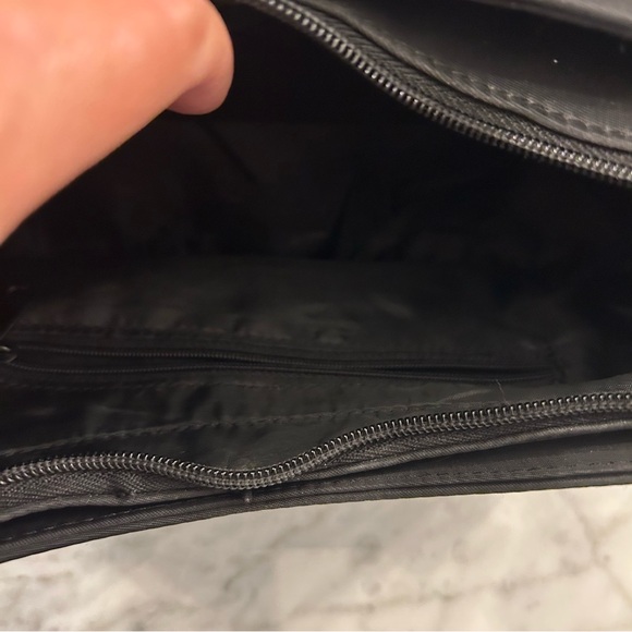Vintage GUESS Y2K 90s Black Nylon Shoulder Bag EUC - Picture 8 of 10